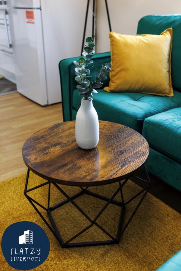 Flatzy - 6 Bed Oasis Close To Football Stadiums Liverpool Eksteriør billede