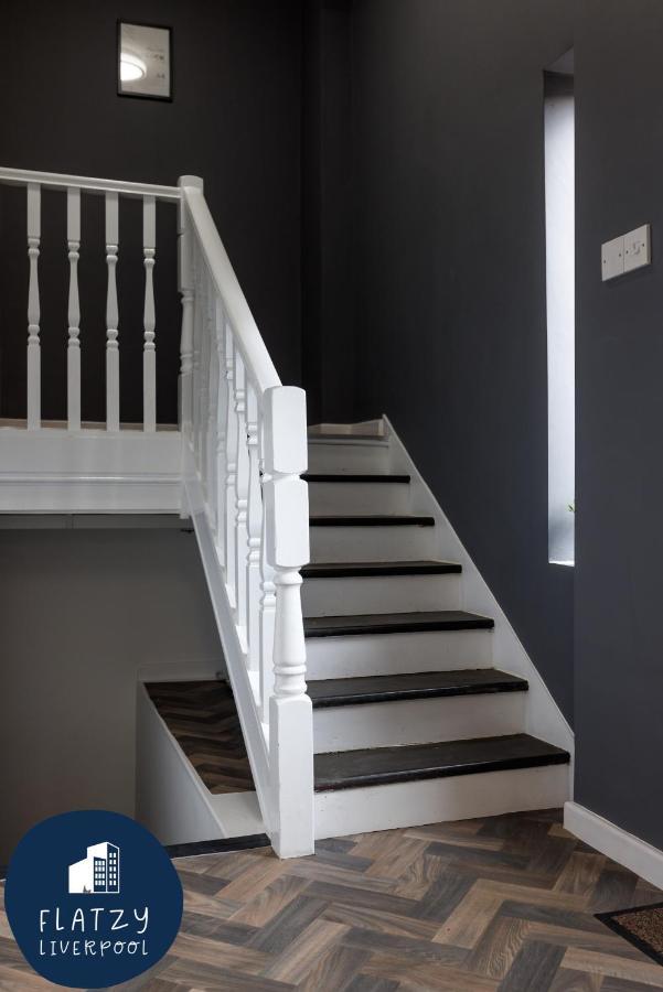 Flatzy - 6 Bed Oasis Close To Football Stadiums Liverpool Eksteriør billede